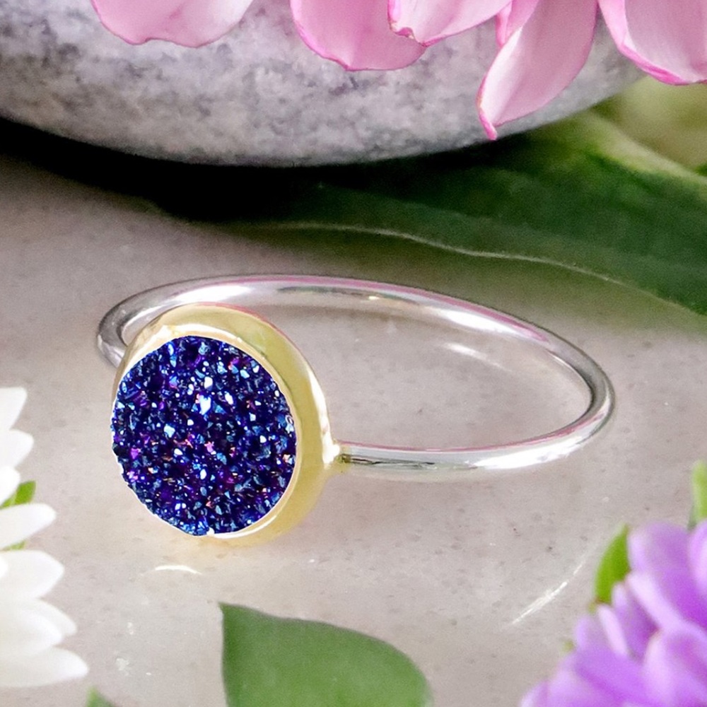 Blue Druzy quartz & two-tone gemstone ring. NWT